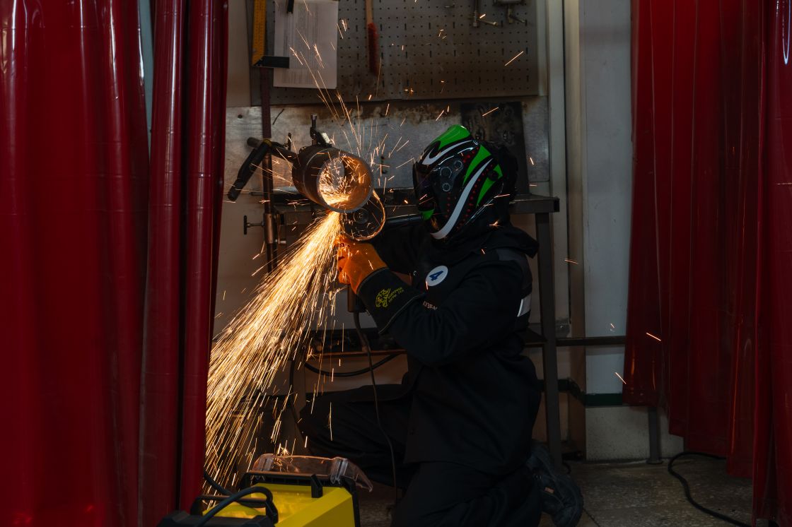 Нацпроект «Кадры»: Кузбасс выбрал лучшего сварщика региона